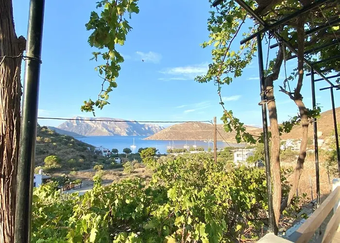 בית נופש Views - House *